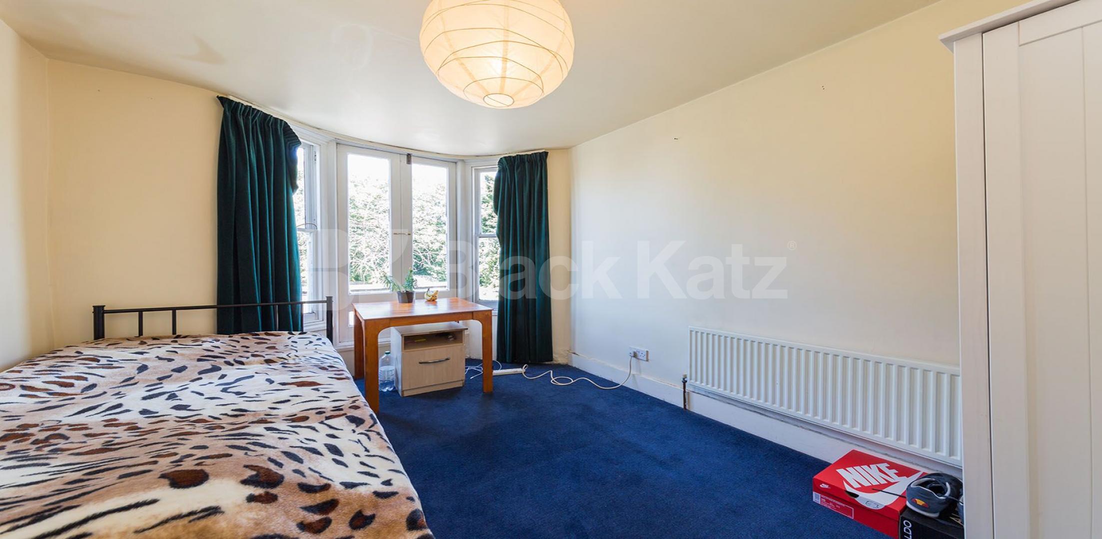 			GREAT VALUE !, 3 Bedroom, 1 bath, 1 reception Flat			 Whittington Road, Bounds Green